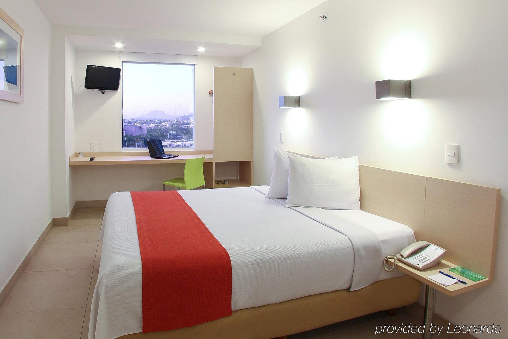 One Culiacan Forum Bilik gambar