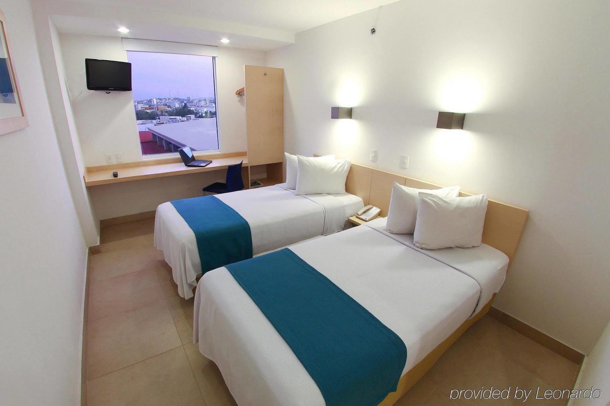 One Culiacan Forum Bilik gambar